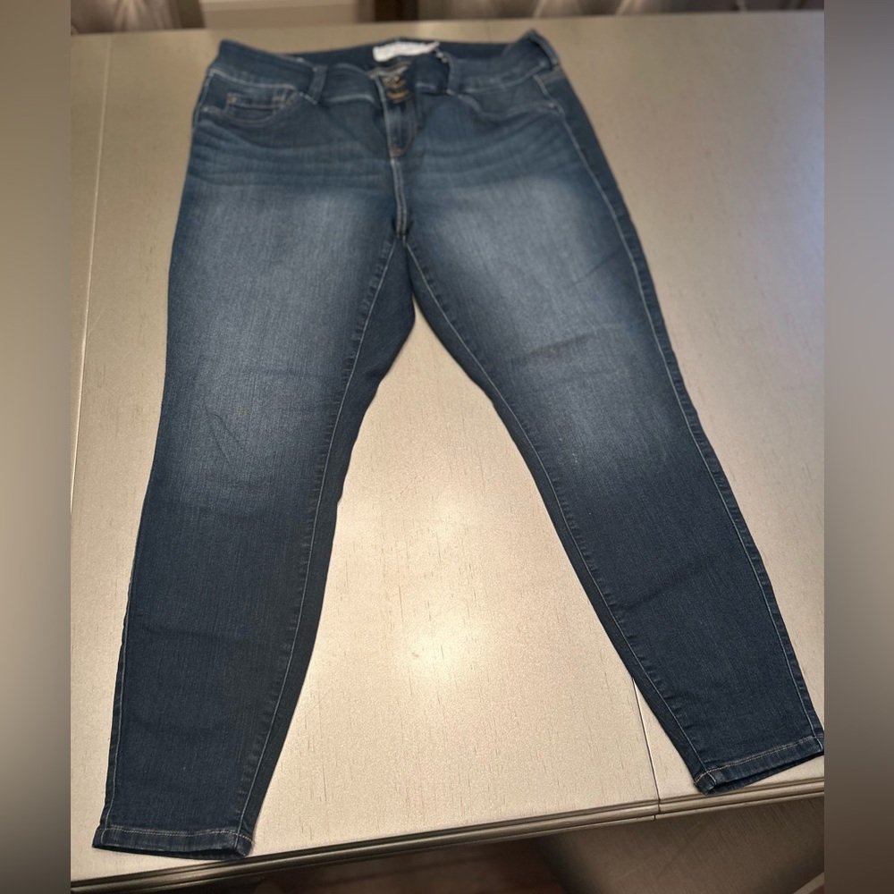 Torrid medium-dark wash jegging 16 short